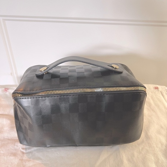 Black Checkered Toiletry Bag * NEW* - Picture 1 of 11